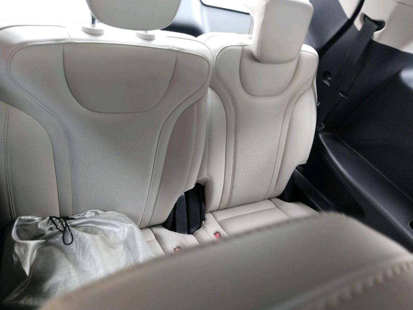 2023 Mahindra XUV700 AX 7 D AT 7 STR, Diesel, Automatic, 21,530 km, interior