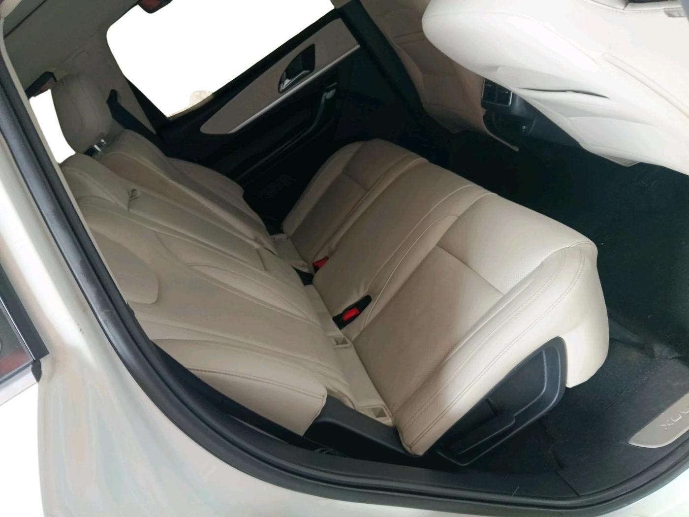 2022 Mahindra XUV700 AX 7 LUXURY D AT 7 STR, Diesel, Automatic, 79,008 km, interior