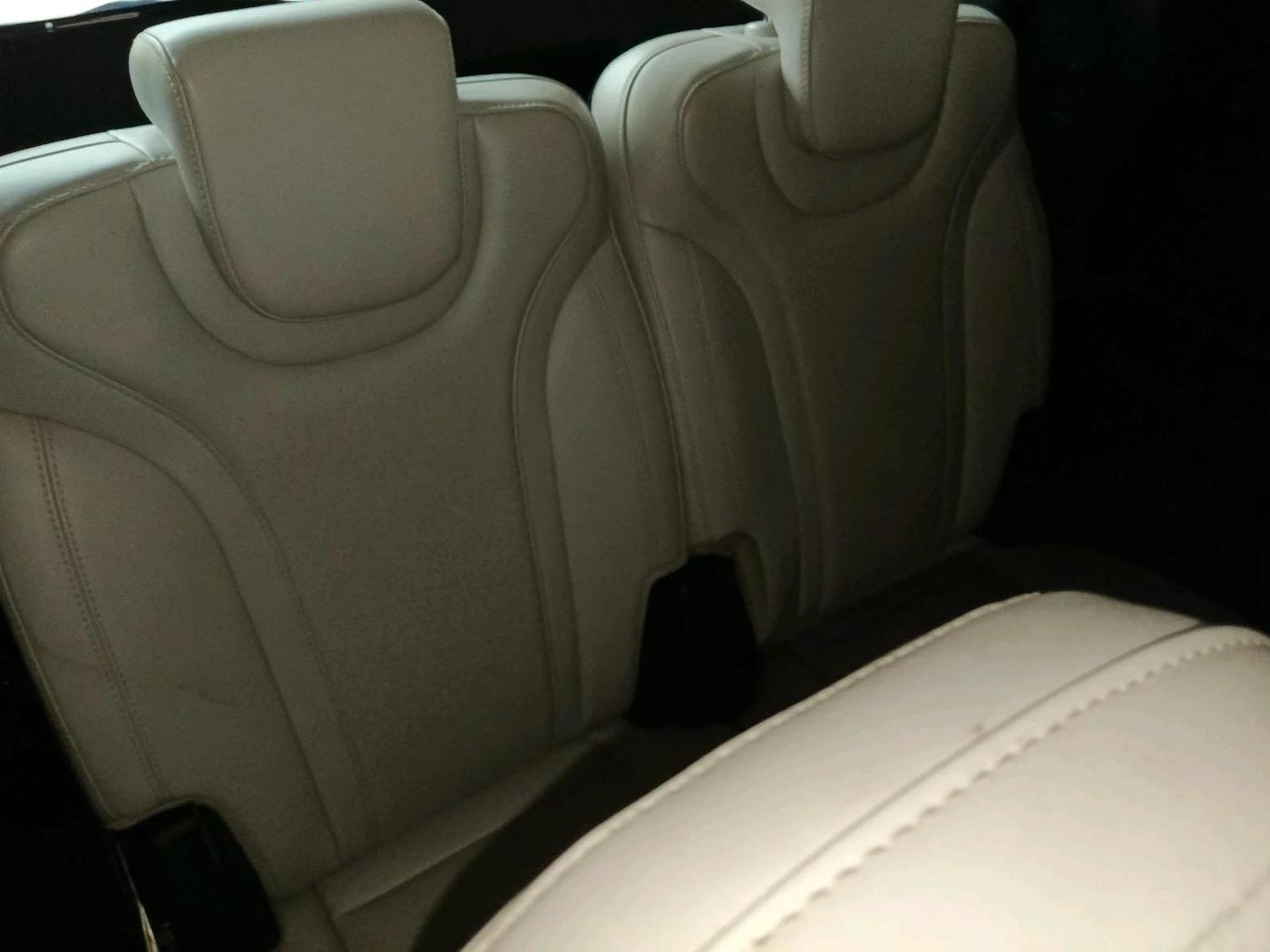 2022 Mahindra XUV700 AX 7 LUXURY D AT 7 STR, Diesel, Automatic, 79,008 km, interior