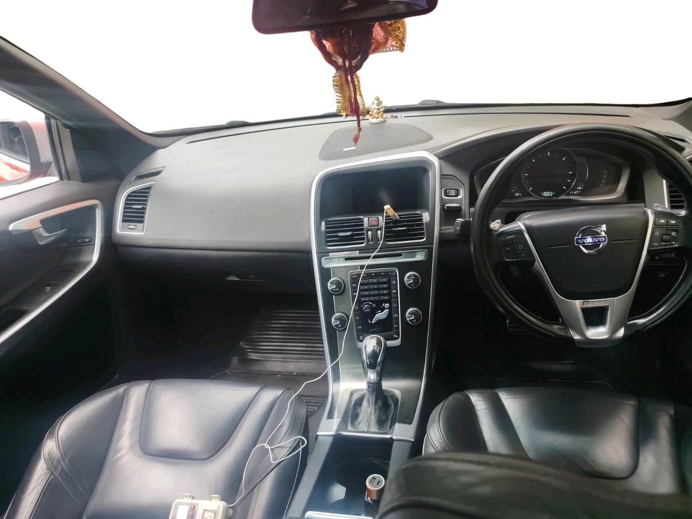 2014 Volvo XC 60 D4 SUMMUM, Diesel, Automatic, 1,66,314 km, interior