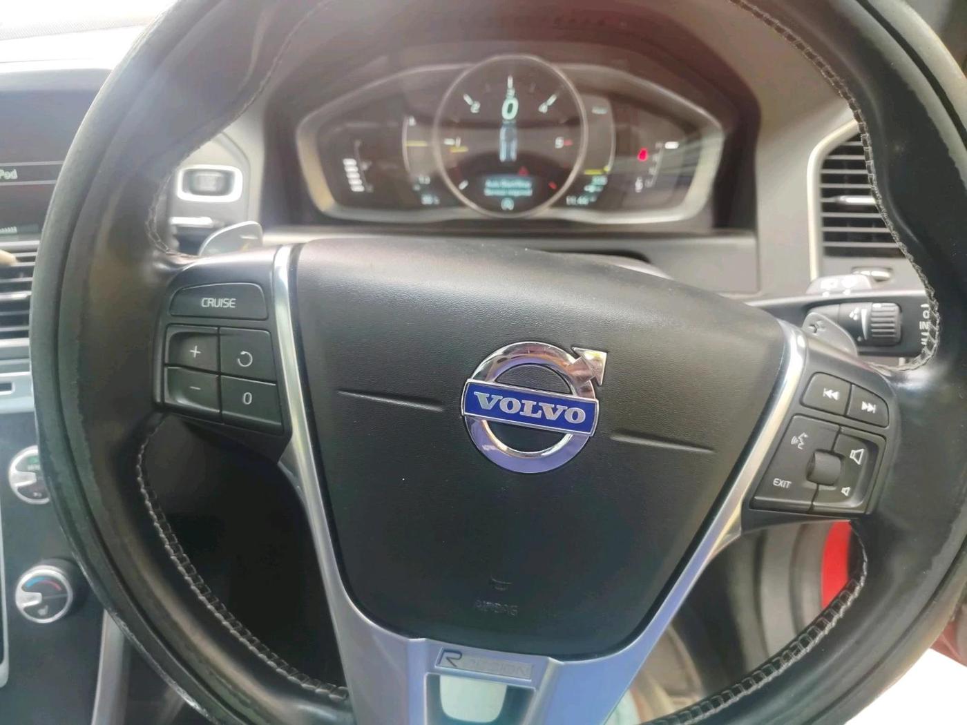 2014 Volvo XC 60 D4 SUMMUM, Diesel, Automatic, 1,66,314 km, interior