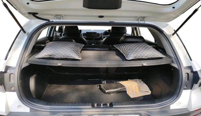 2022 Hyundai VENUE SX 1.2 PETROL, Petrol, Manual, 28,114 km, exterior