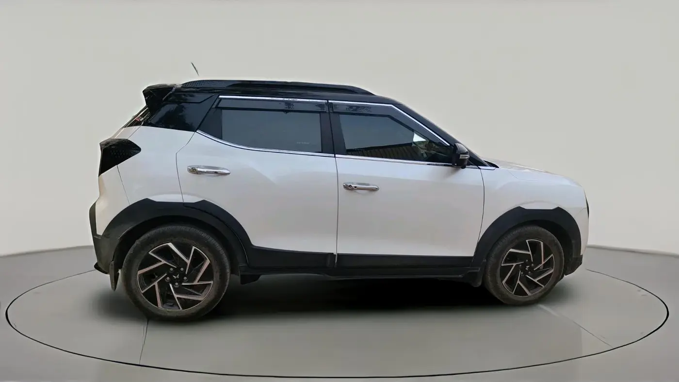 2024 Mahindra XUV 3XO AX7L 1.2 Petrol AT, Petrol, Automatic, 20,232 km, exterior