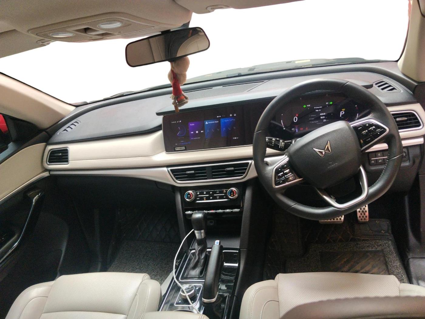 2022 Mahindra XUV700 AX 7 D AT 7 STR, Diesel, Automatic, 91,108 km, interior