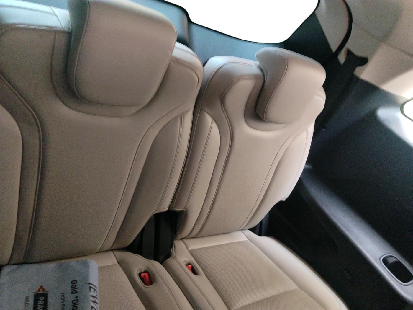 2022 Mahindra XUV700 AX 7 D AT 7 STR, Diesel, Automatic, 91,108 km, interior