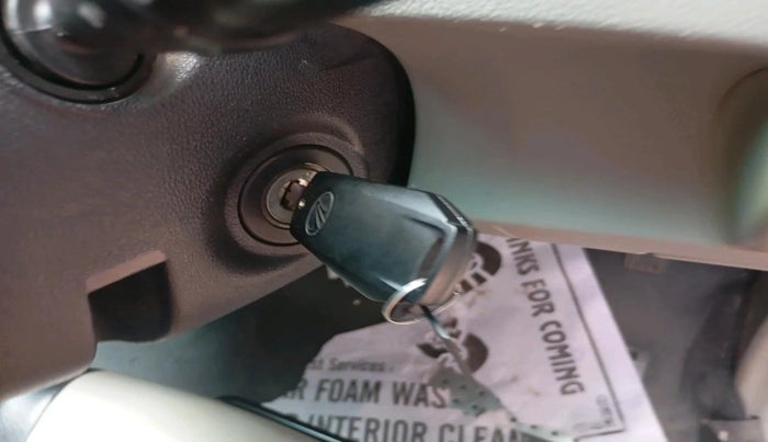 2016 Mahindra Kuv100 K8 6 STR, Petrol, Manual, 41,296 km, interior