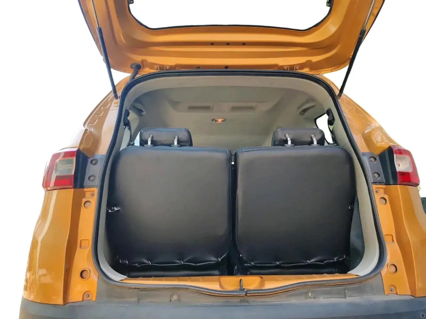 2021 Renault TRIBER RXZ, Petrol, Manual, 97,998 km, exterior