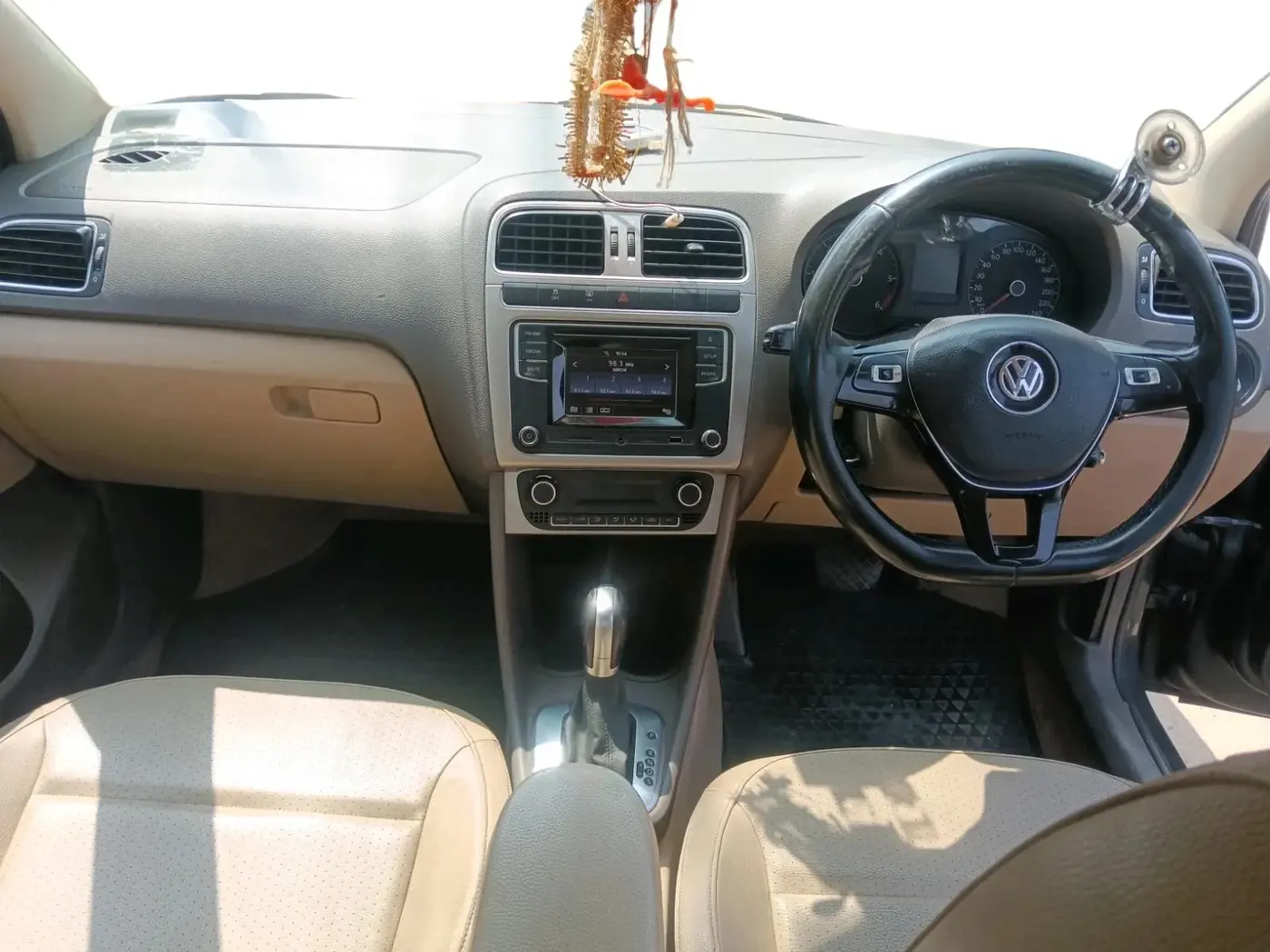 2016 Volkswagen Vento HIGHLINE 1.5 AT, Diesel, Automatic, 1,30,834 km, interior