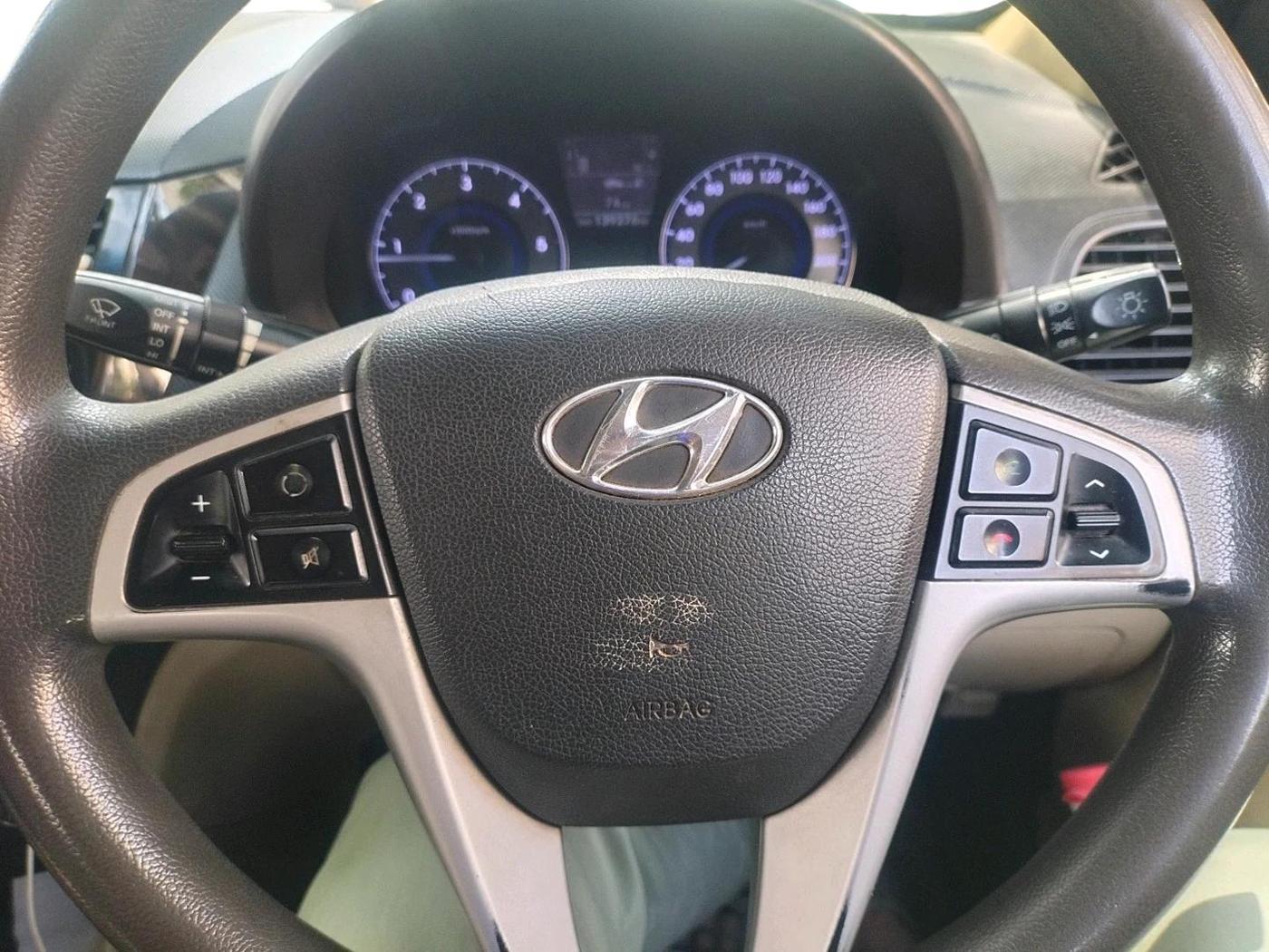 2013 Hyundai Verna FLUIDIC 1.6 CRDI SX, Diesel, Manual, 1,39,276 km, interior