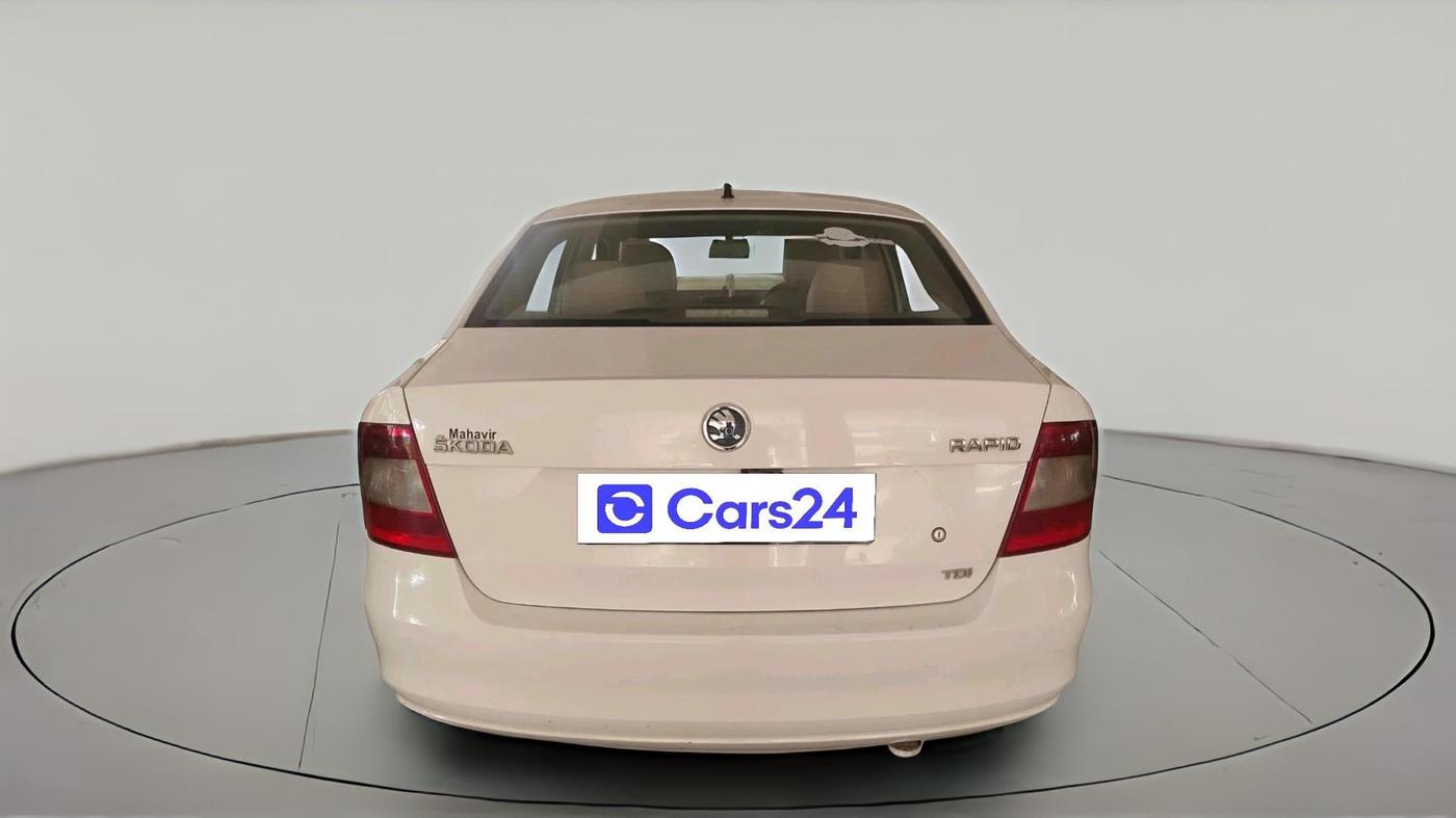 2013 Skoda Rapid ELEGANCE 1.6 TDI CR MT, Diesel, Manual, 1,93,017 km, exterior