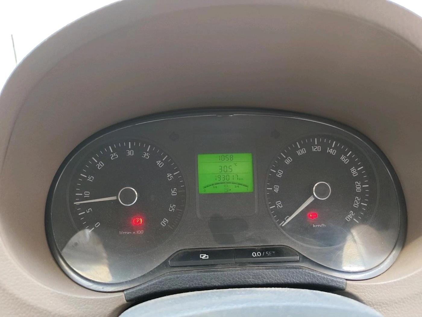 2013 Skoda Rapid ELEGANCE 1.6 TDI CR MT, Diesel, Manual, 1,93,017 km, interior