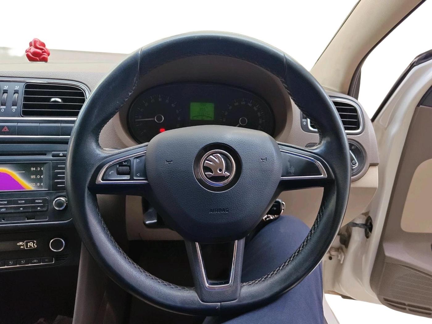 2013 Skoda Rapid ELEGANCE 1.6 TDI CR MT, Diesel, Manual, 1,93,017 km, interior