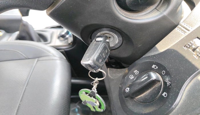 2017 Tata Hexa XT 4X2 6 STR, Diesel, Manual, 1,16,572 km, interior