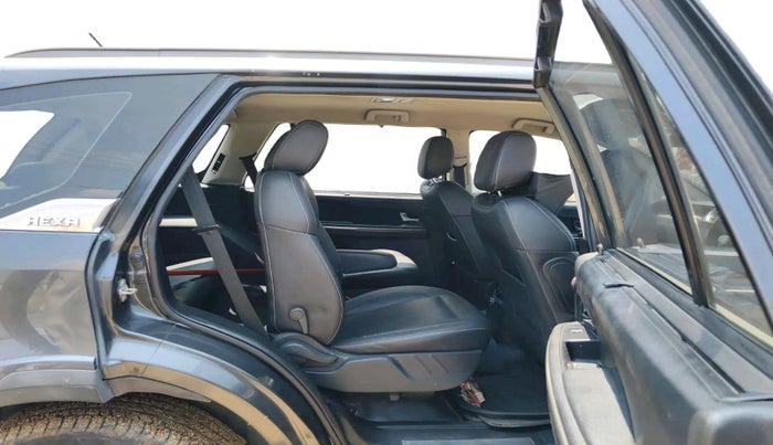 2017 Tata Hexa XT 4X2 6 STR, Diesel, Manual, 1,16,572 km, interior