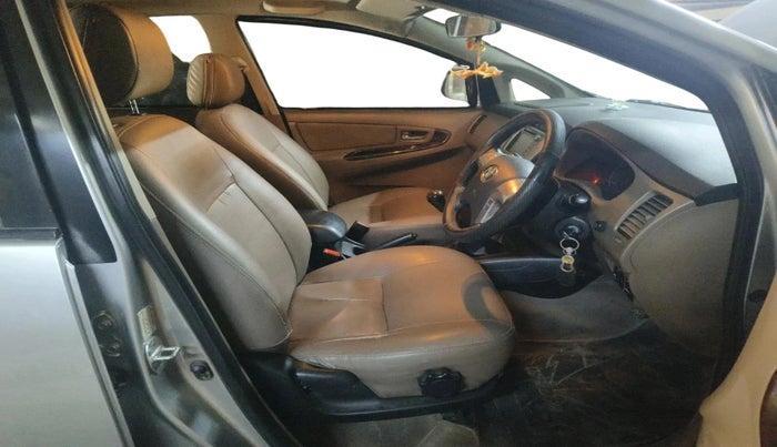 2015 Toyota Innova 2.5 VX 7 STR, Diesel, Manual, 1,92,645 km, interior