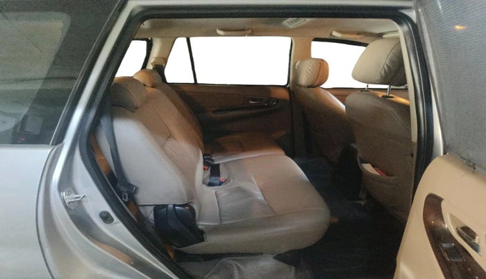 2015 Toyota Innova 2.5 VX 7 STR, Diesel, Manual, 1,92,645 km, interior