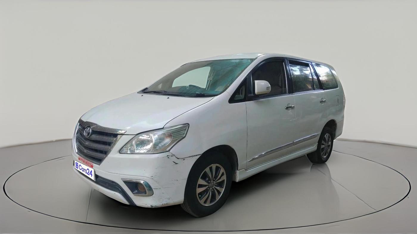 2015 Toyota Innova 2.5 VX 8 STR, Diesel, Manual, 72,401 km, exterior