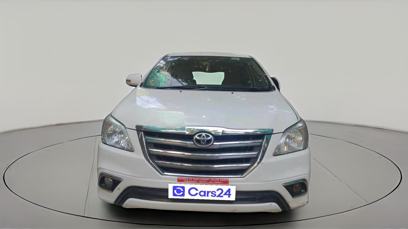 2015 Toyota Innova 2.5 VX 8 STR, Diesel, Manual, 72,401 km, exterior