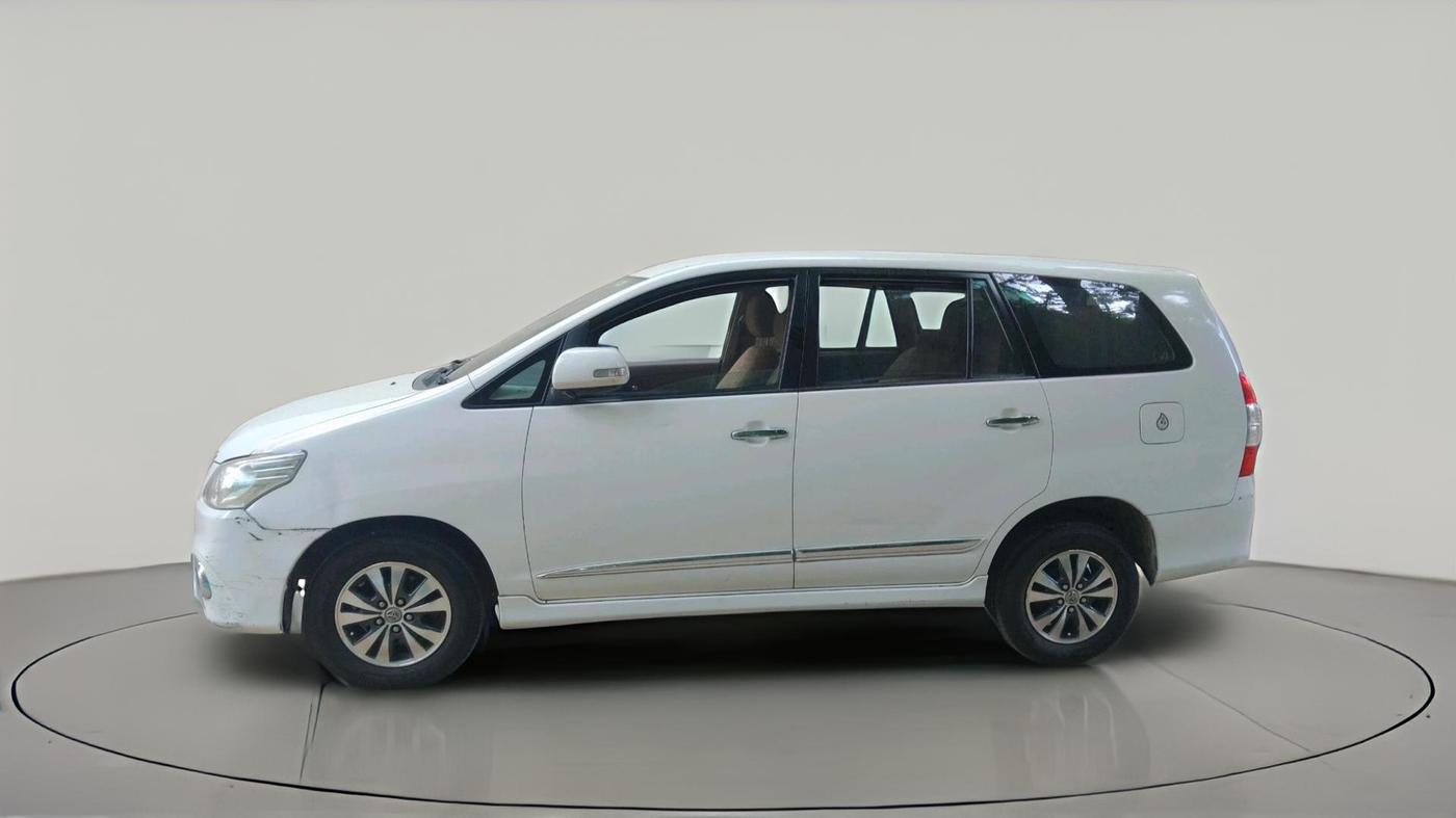 2015 Toyota Innova 2.5 VX 8 STR, Diesel, Manual, 72,401 km, exterior