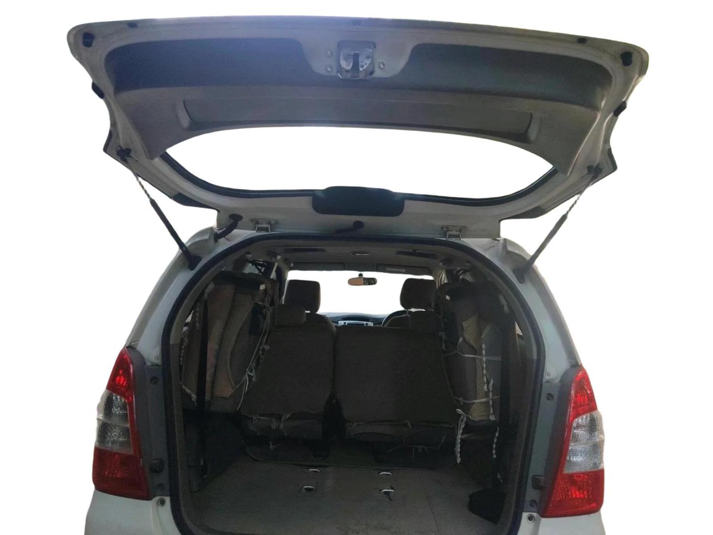 2015 Toyota Innova 2.5 VX 8 STR, Diesel, Manual, 72,401 km, exterior