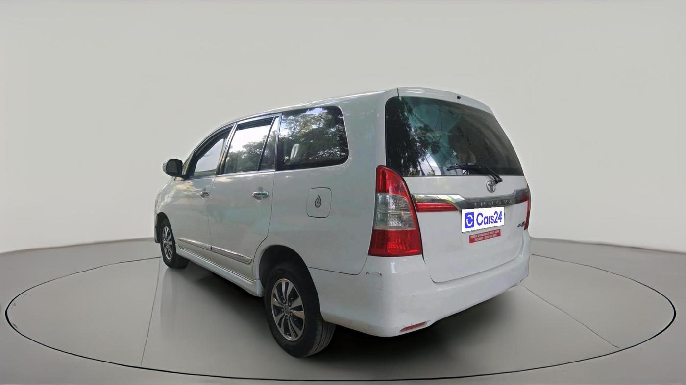 2015 Toyota Innova 2.5 VX 8 STR, Diesel, Manual, 72,401 km, exterior