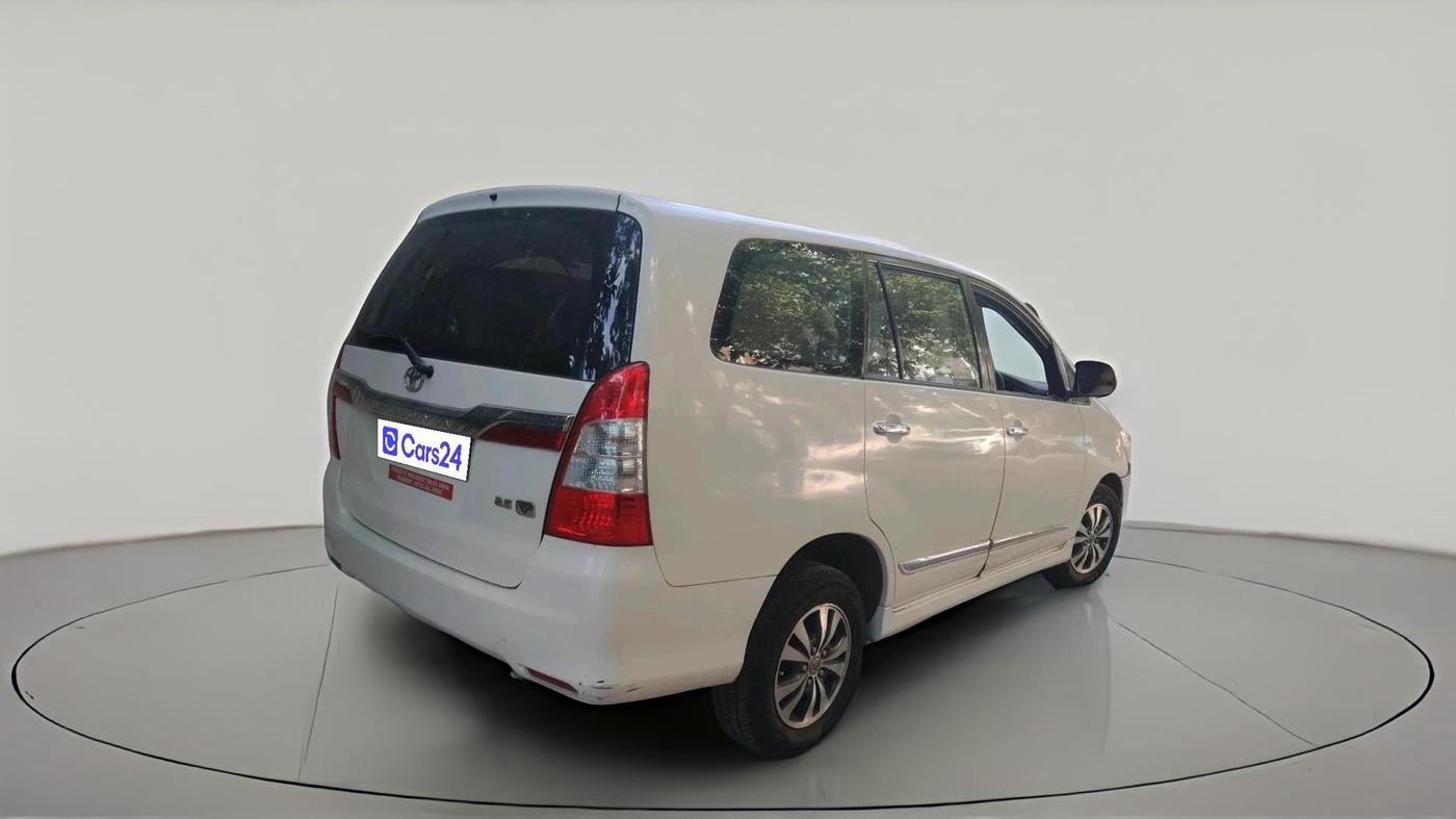 2015 Toyota Innova 2.5 VX 8 STR, Diesel, Manual, 72,401 km, exterior