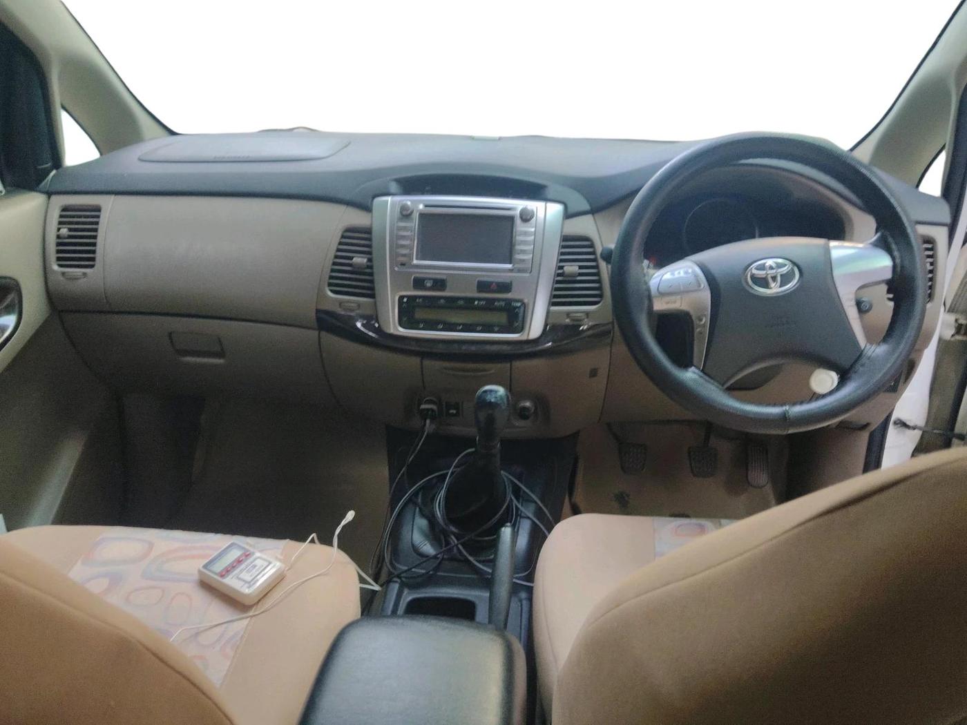 2015 Toyota Innova 2.5 VX 8 STR, Diesel, Manual, 72,401 km, interior