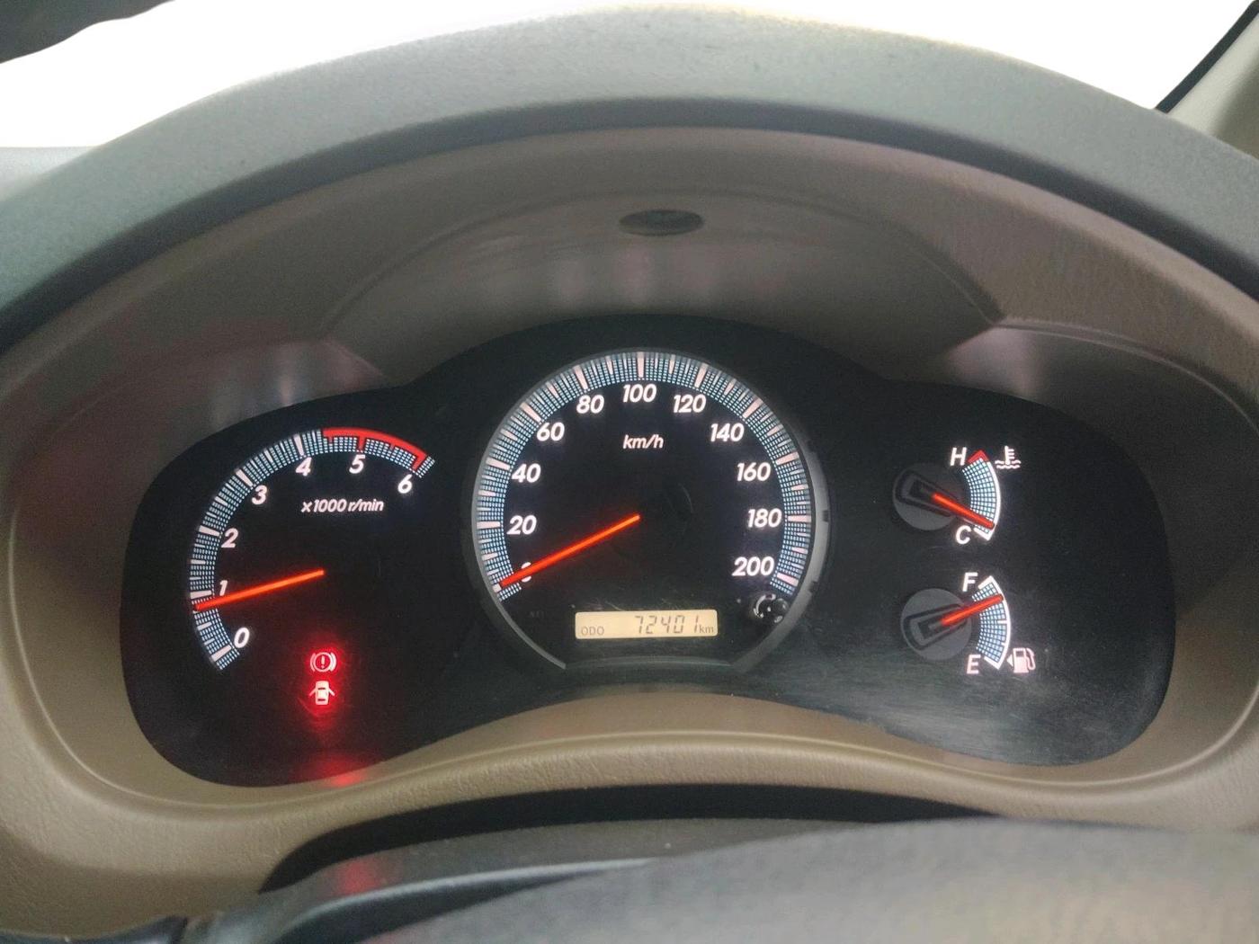 2015 Toyota Innova 2.5 VX 8 STR, Diesel, Manual, 72,401 km, interior
