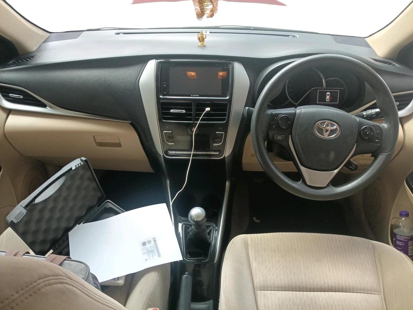 2018 Toyota YARIS V MT, Petrol, Manual, 67,665 km, interior