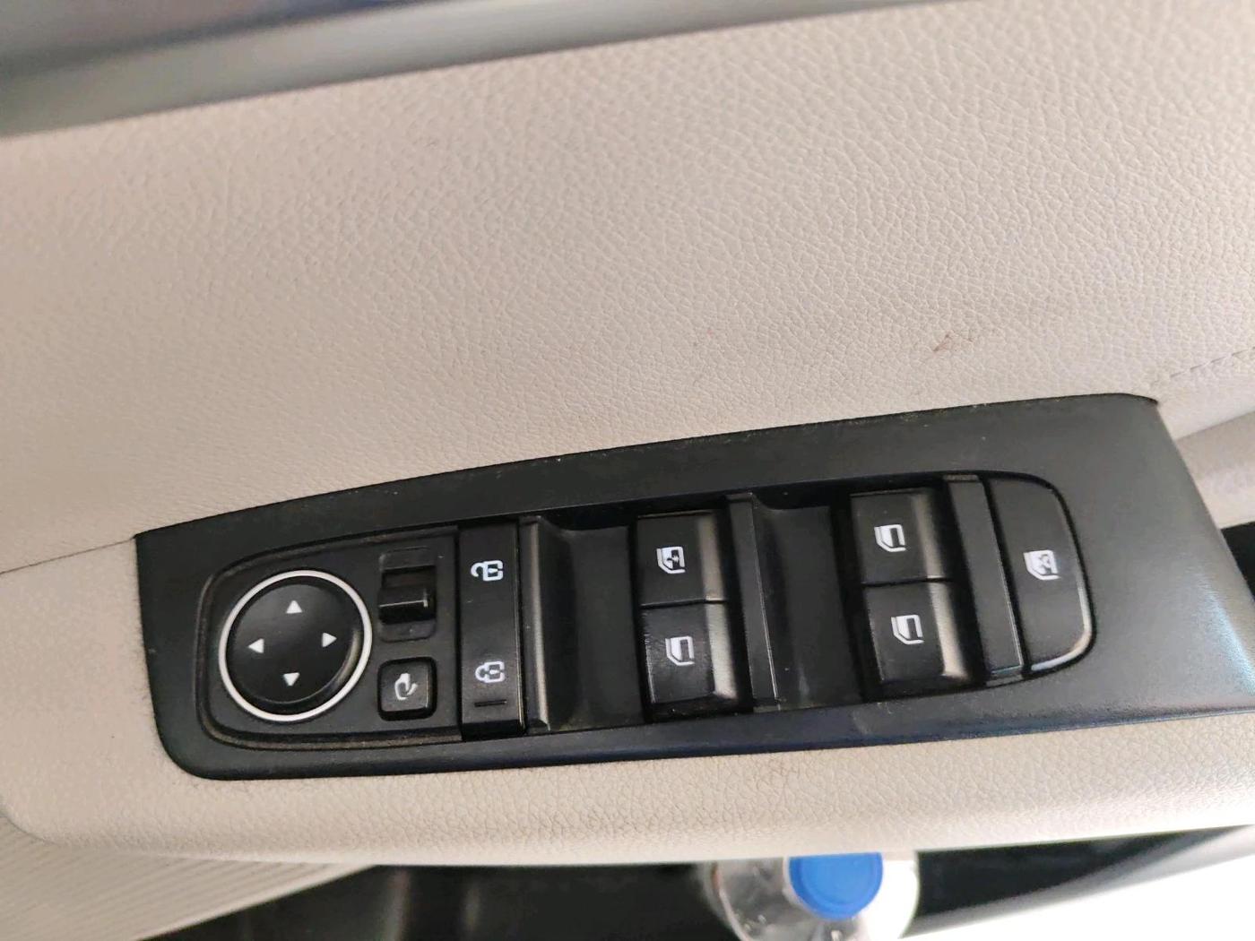 2022 KIA CARENS PRESTIGE PLUS 1.4 PETROL 7 STR, Petrol, Manual, 61,046 km, interior