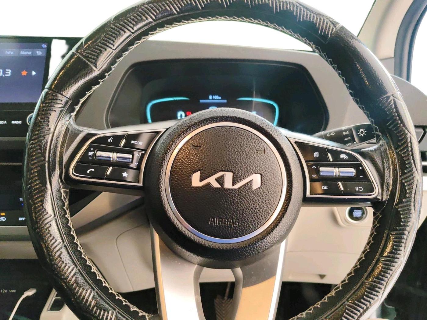 2022 KIA CARENS PRESTIGE PLUS 1.4 PETROL 7 STR, Petrol, Manual, 61,046 km, interior