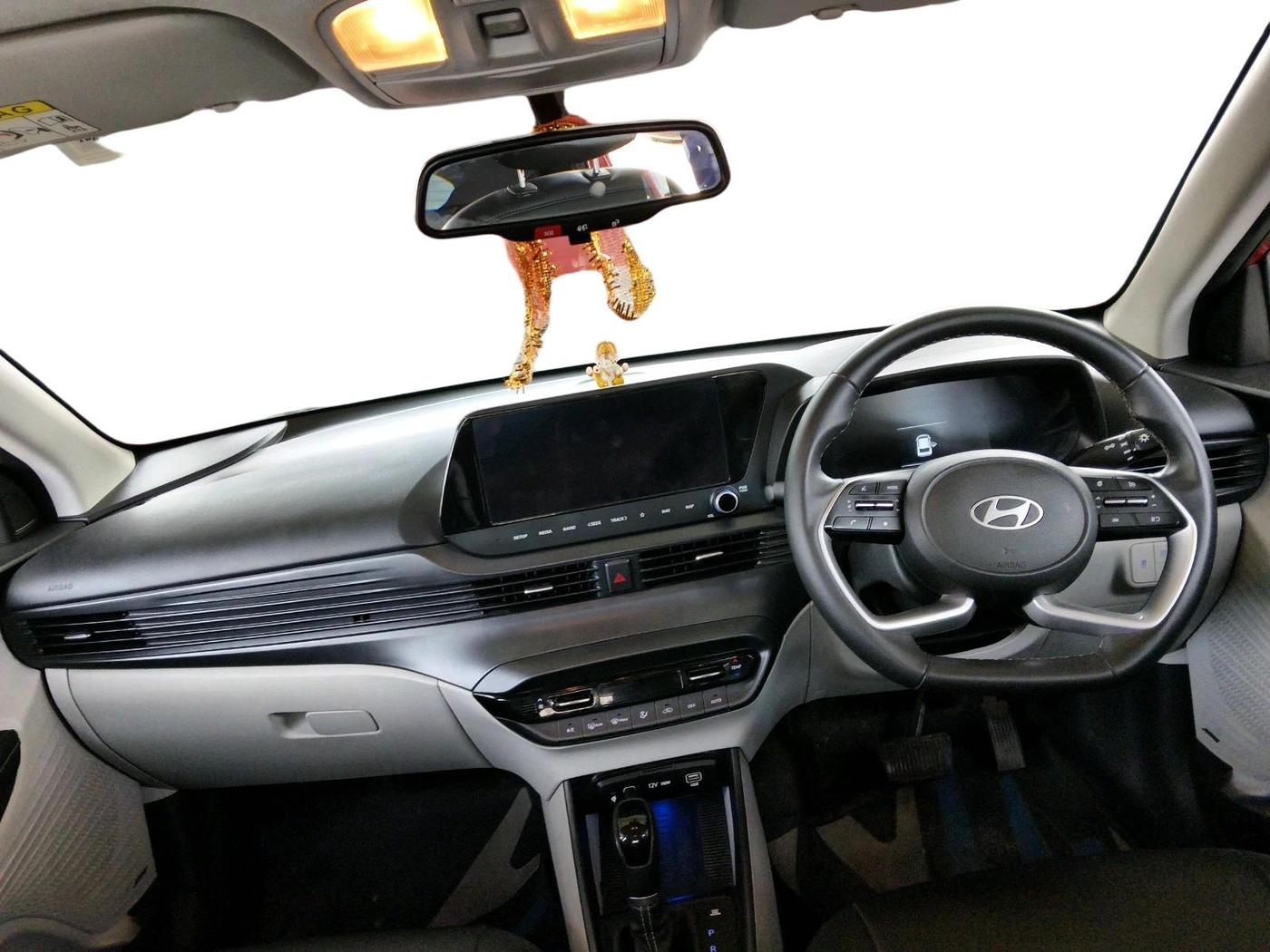 2024 Hyundai NEW I20 ASTA (O) 1.2 IVT DUAL TONE, Petrol, Automatic, 37,081 km, interior