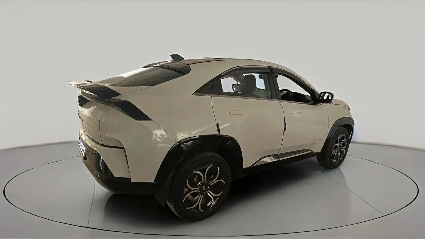 2025 Tata Curvv Accomplished Plus A 1.5 Diesel 7DCA, Diesel, Automatic, 16,558 km, exterior