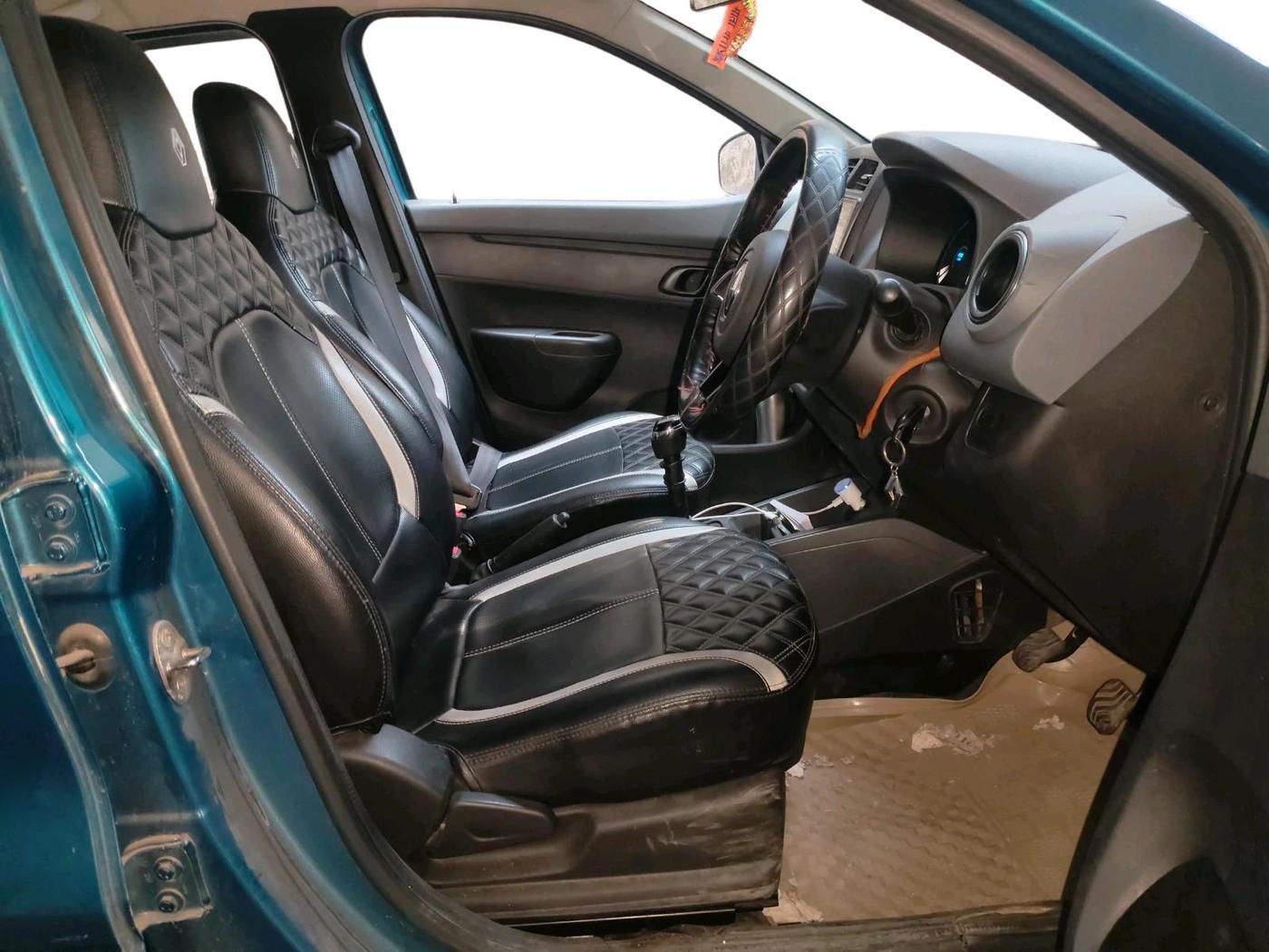 2020 Renault Kwid RXT 1.0 (O), Petrol, Manual, 99,291 km, interior