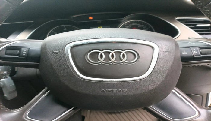 2013 Audi A4 2.0 TDI PREMIUM PLUS, Diesel, Automatic, 1,74,344 km, interior