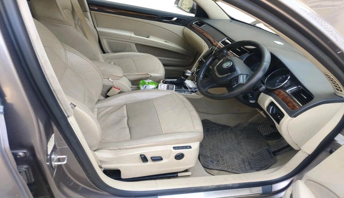 2012 Skoda Superb ELEGANCE 2.0 TDI CR AT, Diesel, Automatic, 1,35,516 km, interior