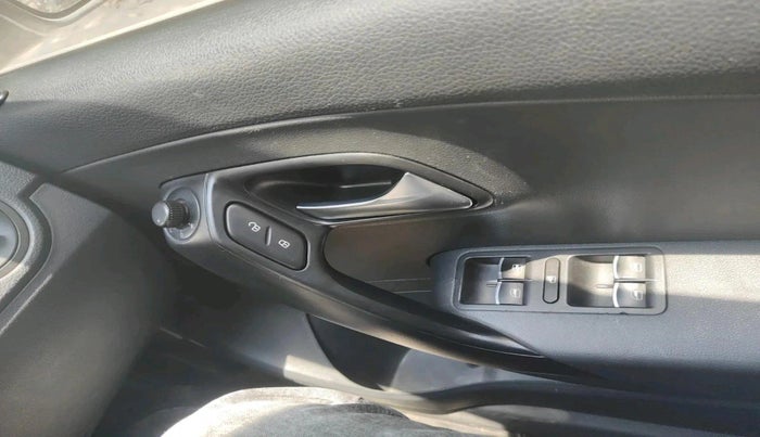 2016 Volkswagen Polo COMFORTLINE 1.2L, Petrol, Manual, 73,055 km, interior