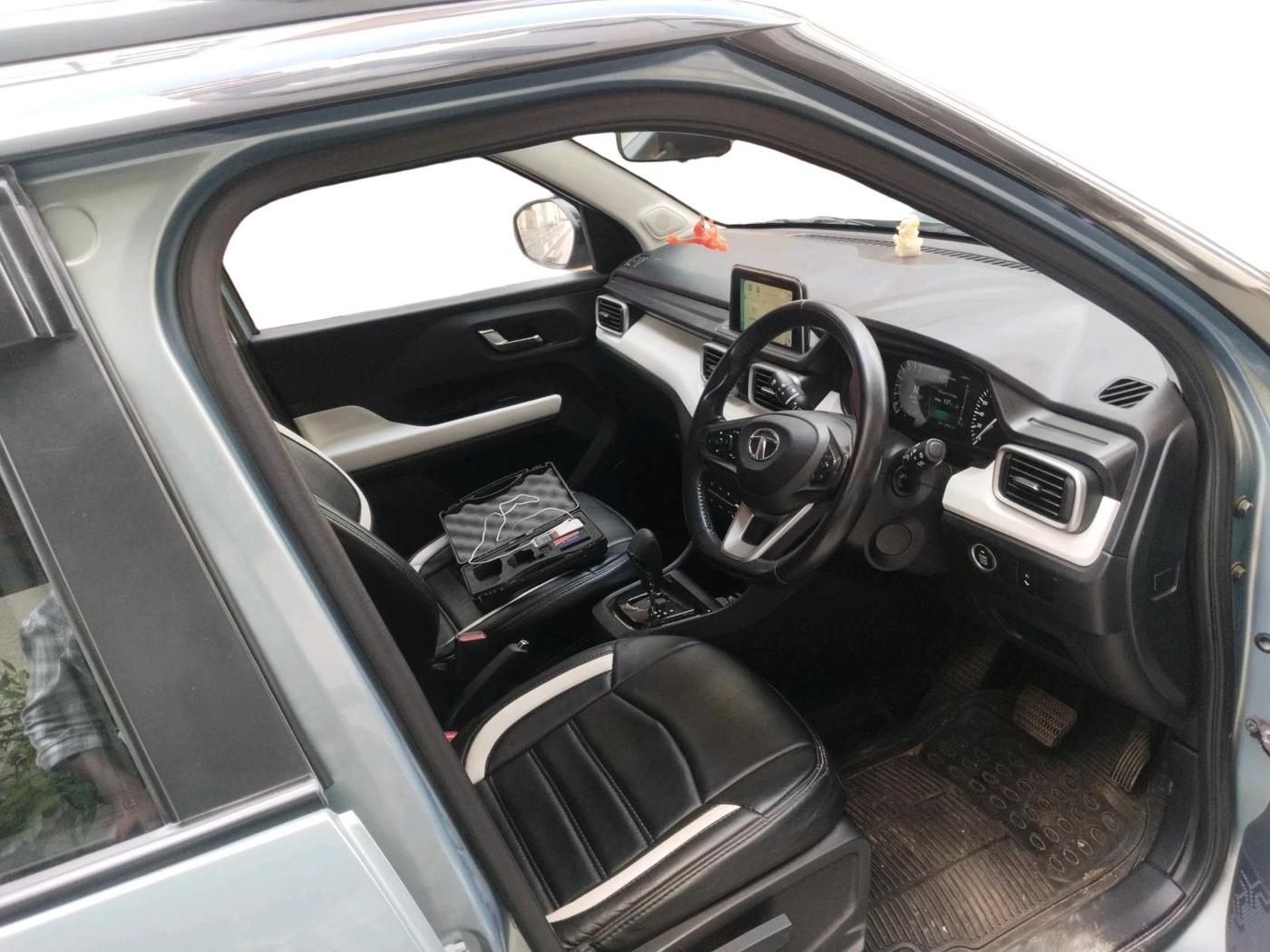 2023 Tata PUNCH CREATIVE  AMT, Petrol, Automatic, 27,161 km, interior