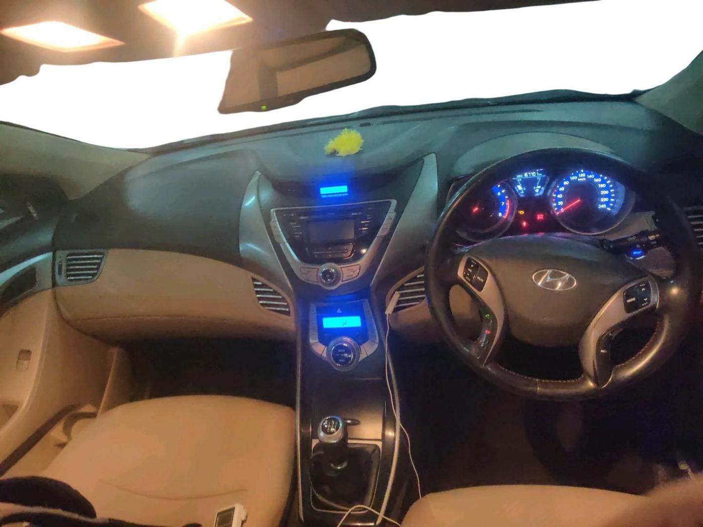 2013 Hyundai New Elantra 1.8 S VTVT, Petrol, Manual, 1,67,701 km, interior