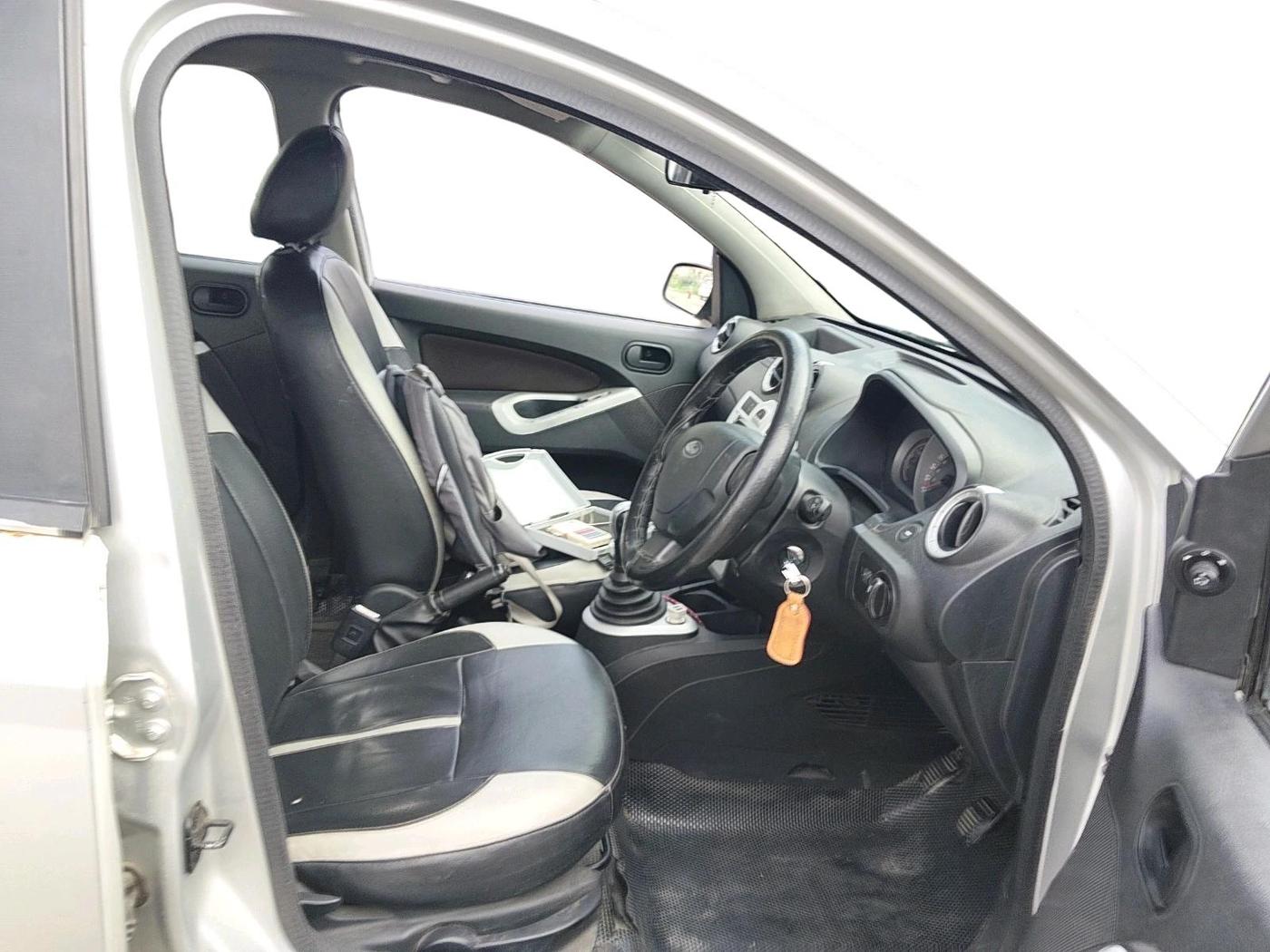 2011 Ford Figo ZXI 1.2 PETROL, Petrol, Manual, 61,163 km, interior