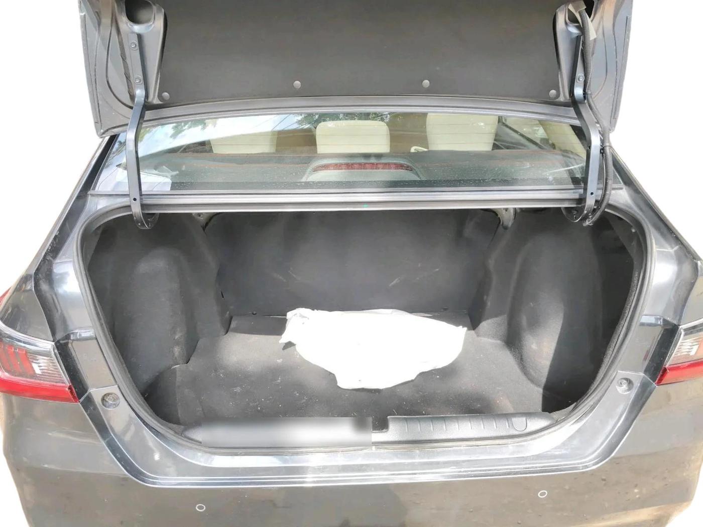 2025 Honda Amaze 1.2L I-VTEC VX CVT, Petrol, Automatic, 9,069 km, exterior