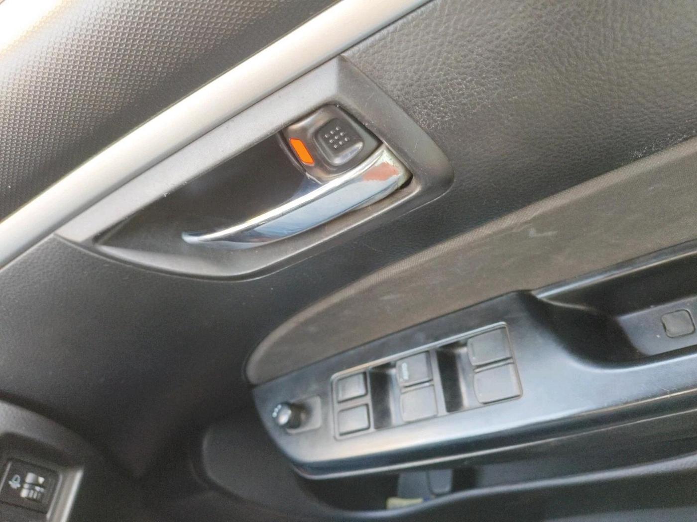 2014 Maruti Swift VXI, Petrol, Manual, 1,14,505 km, interior