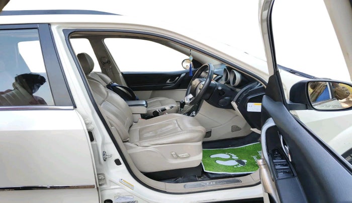 2016 Mahindra XUV500 W10 AT, Diesel, Automatic, 1,08,186 km, interior