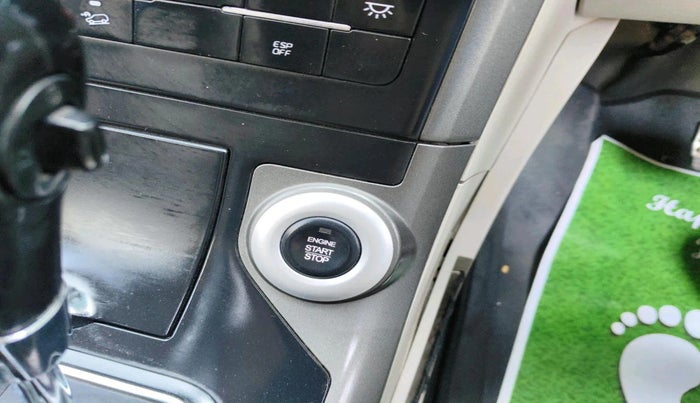 2016 Mahindra XUV500 W10 AT, Diesel, Automatic, 1,08,186 km, interior