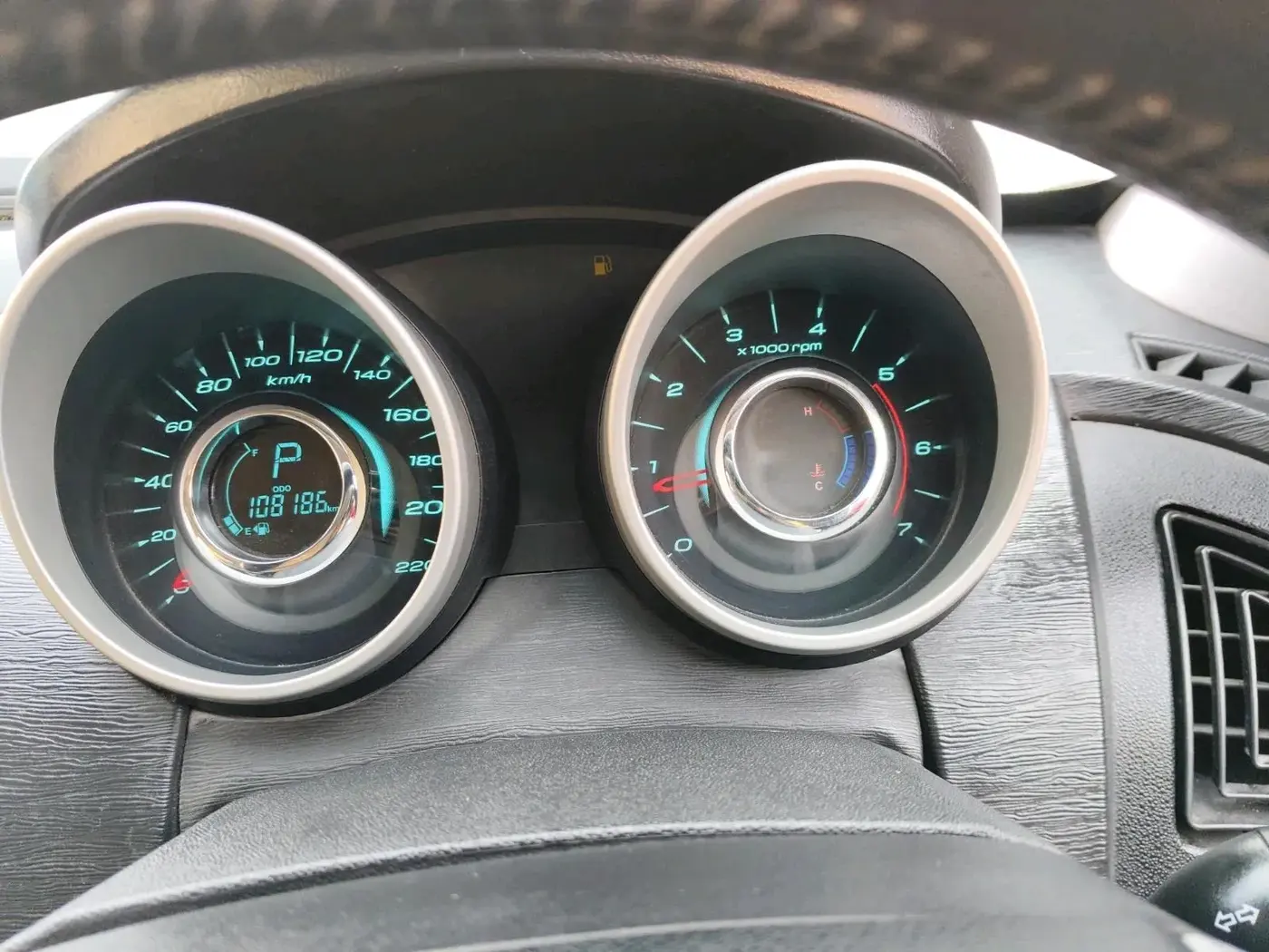 2016 Mahindra XUV500 W10 AT, Diesel, Automatic, 1,08,186 km, interior