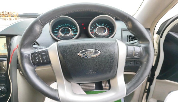 2016 Mahindra XUV500 W10 AT, Diesel, Automatic, 1,08,186 km, interior