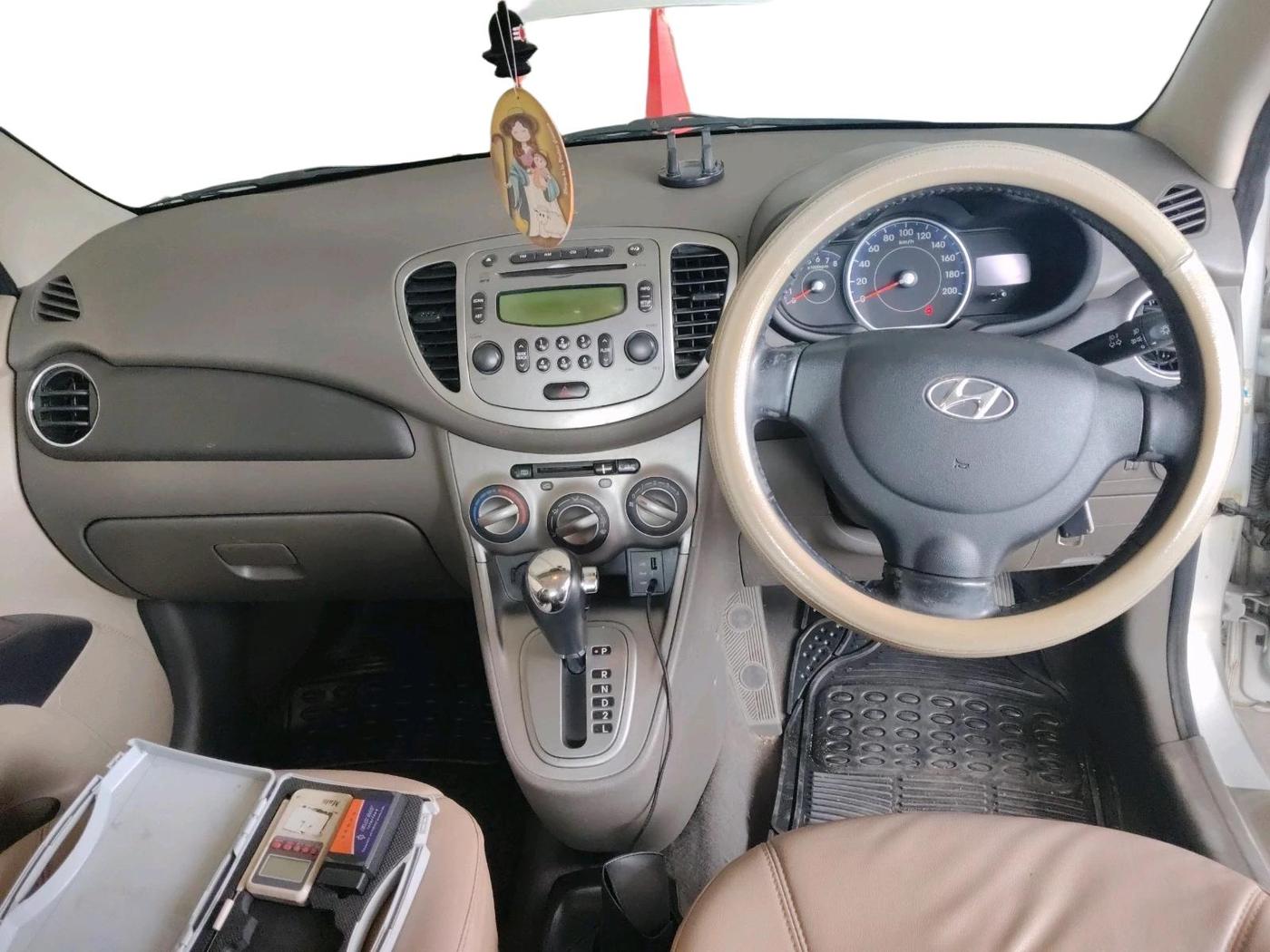 2011 Hyundai i10 SPORTZ 1.2 AT, Petrol, Automatic, 77,373 km, interior