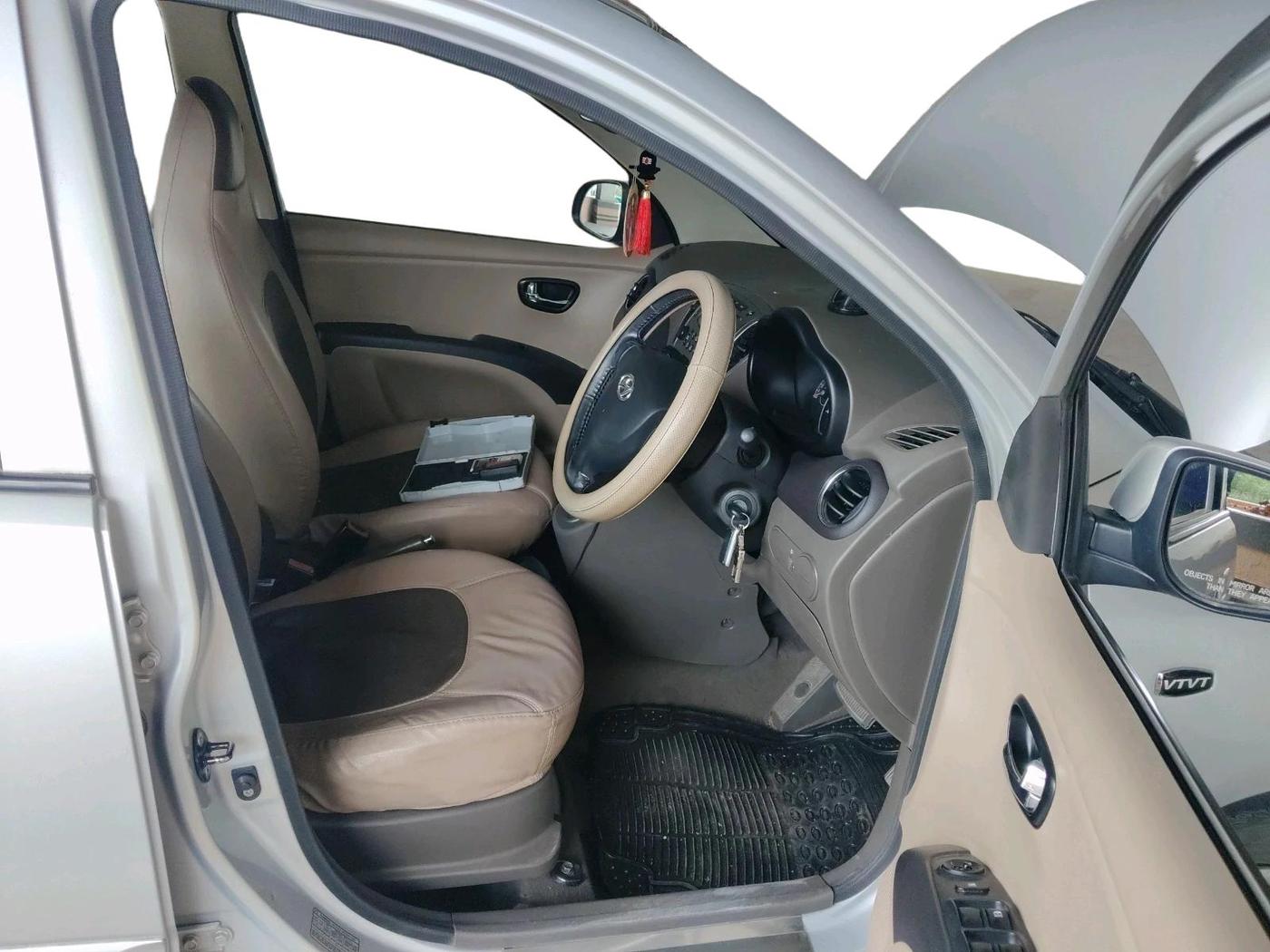 2011 Hyundai i10 SPORTZ 1.2 AT, Petrol, Automatic, 77,373 km, interior