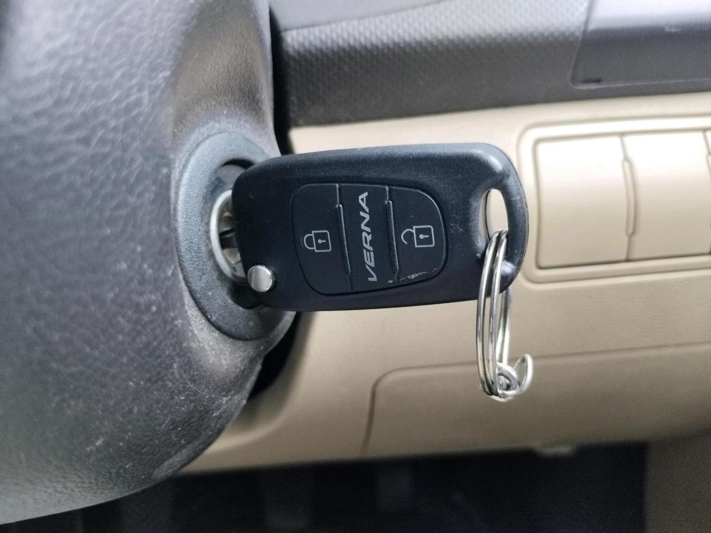 2012 Hyundai Verna FLUIDIC 1.6 CRDI EX, Diesel, Manual, 1,30,636 km, interior