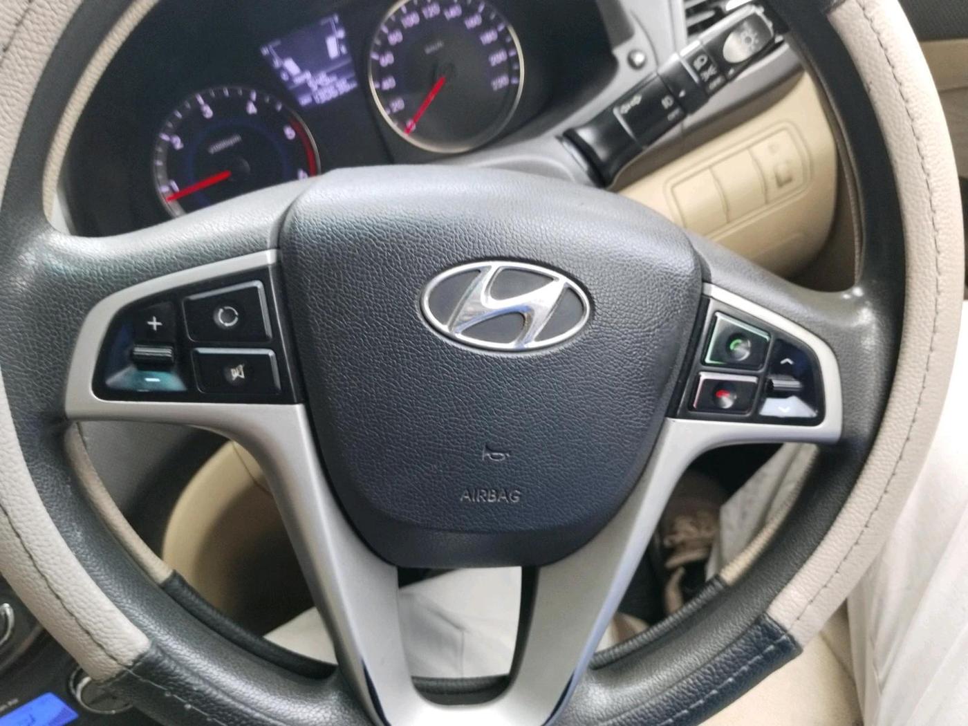 2012 Hyundai Verna FLUIDIC 1.6 CRDI EX, Diesel, Manual, 1,30,636 km, interior